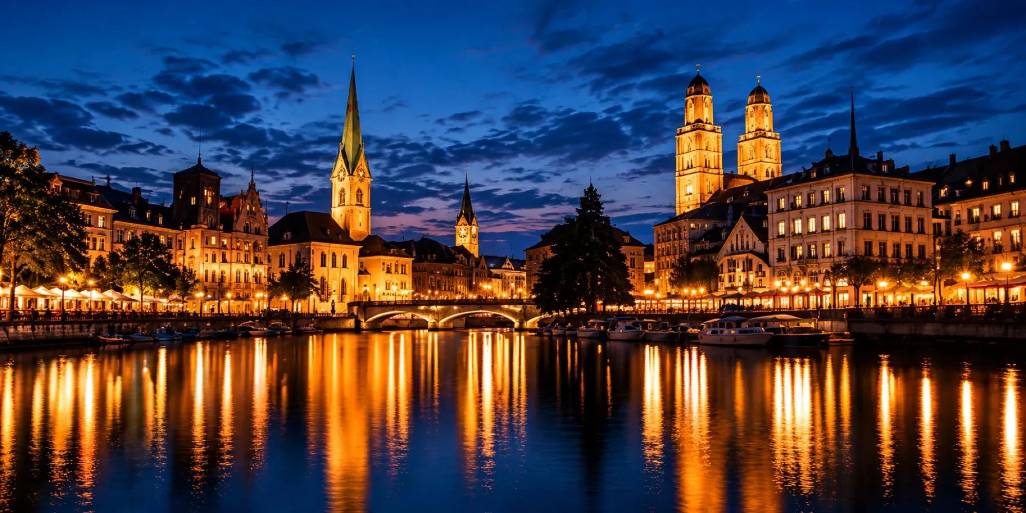Zürich bei Nacht — Limmat mit Fraumünster und Grossmünster